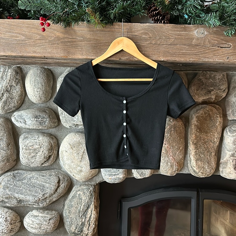 T-shirt crop top with buttons